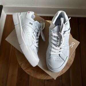 On Cloud THE ROGER Clubhouse Sneakers in Heather Grey sz: 7